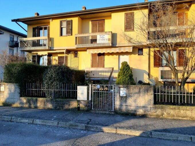 villa a schiera a calcio